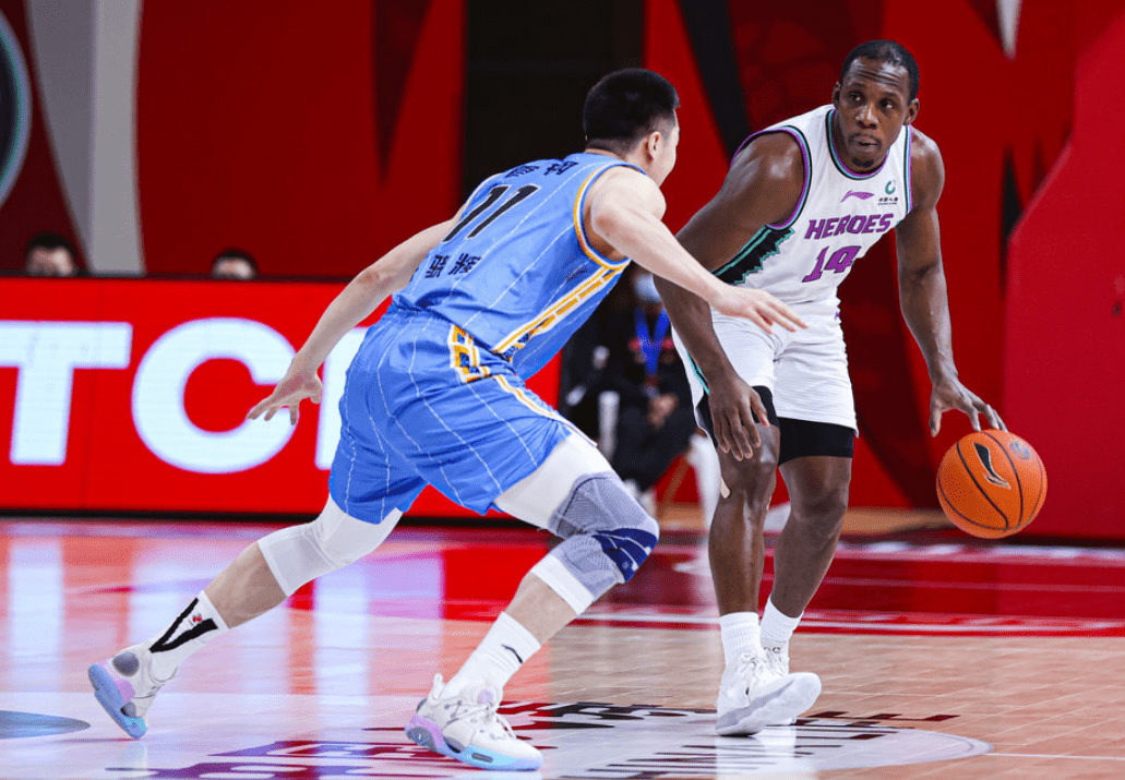 意大利男篮险胜墨西哥男篮，哈里斯统治全场