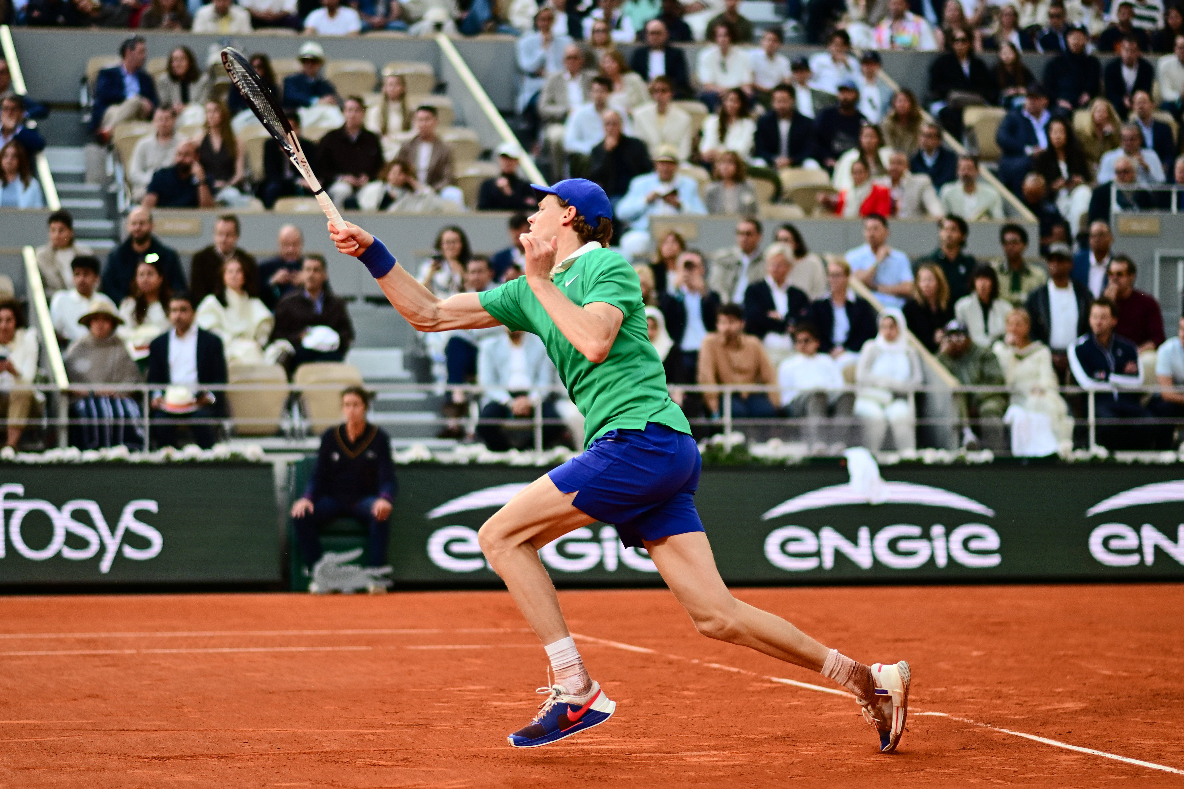 关于英国网球队力克西班牙网球队，阿尔卡拉斯关键制胜的信息