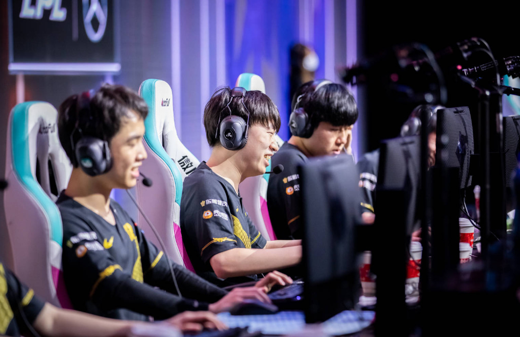 开云sport-RNG轻取Excel，Caps统治全场