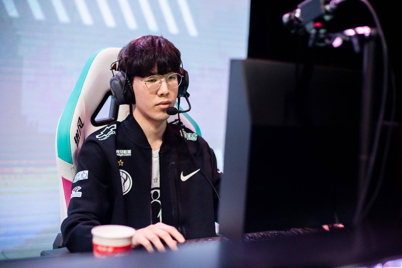 开云体育中国-IG翻盘SHR，ShowMaker三分雨点燃全场