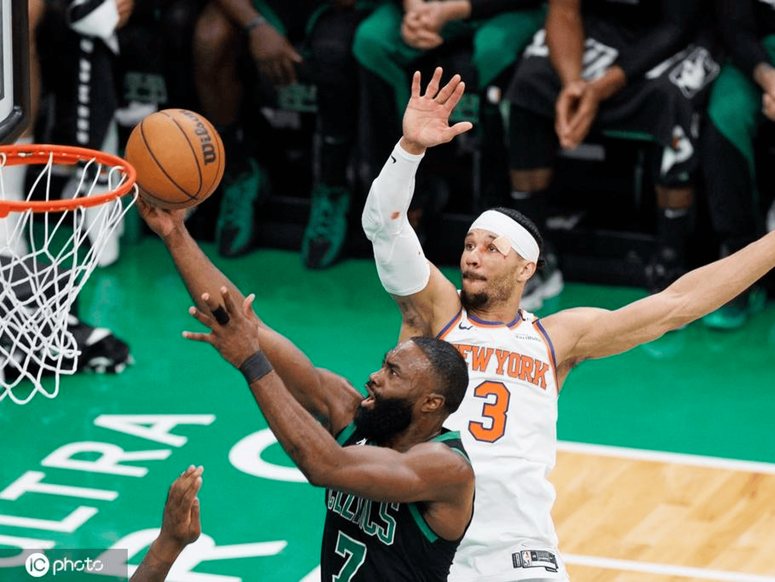 开云体育-包含尼克斯鏖战魔术，杰伦·布朗惊艳世界的词条