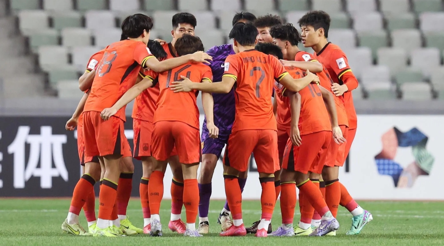 场面火爆！亚洲杯观众席沸腾不已