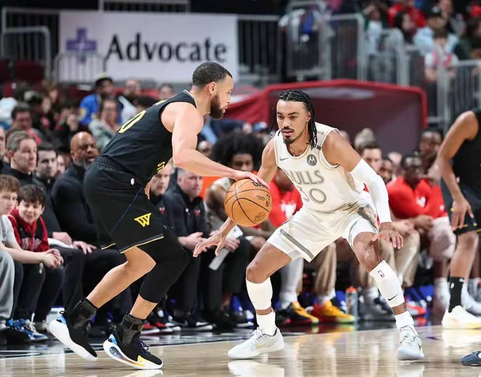 篮网绝杀雄鹿，库里惊艳四座