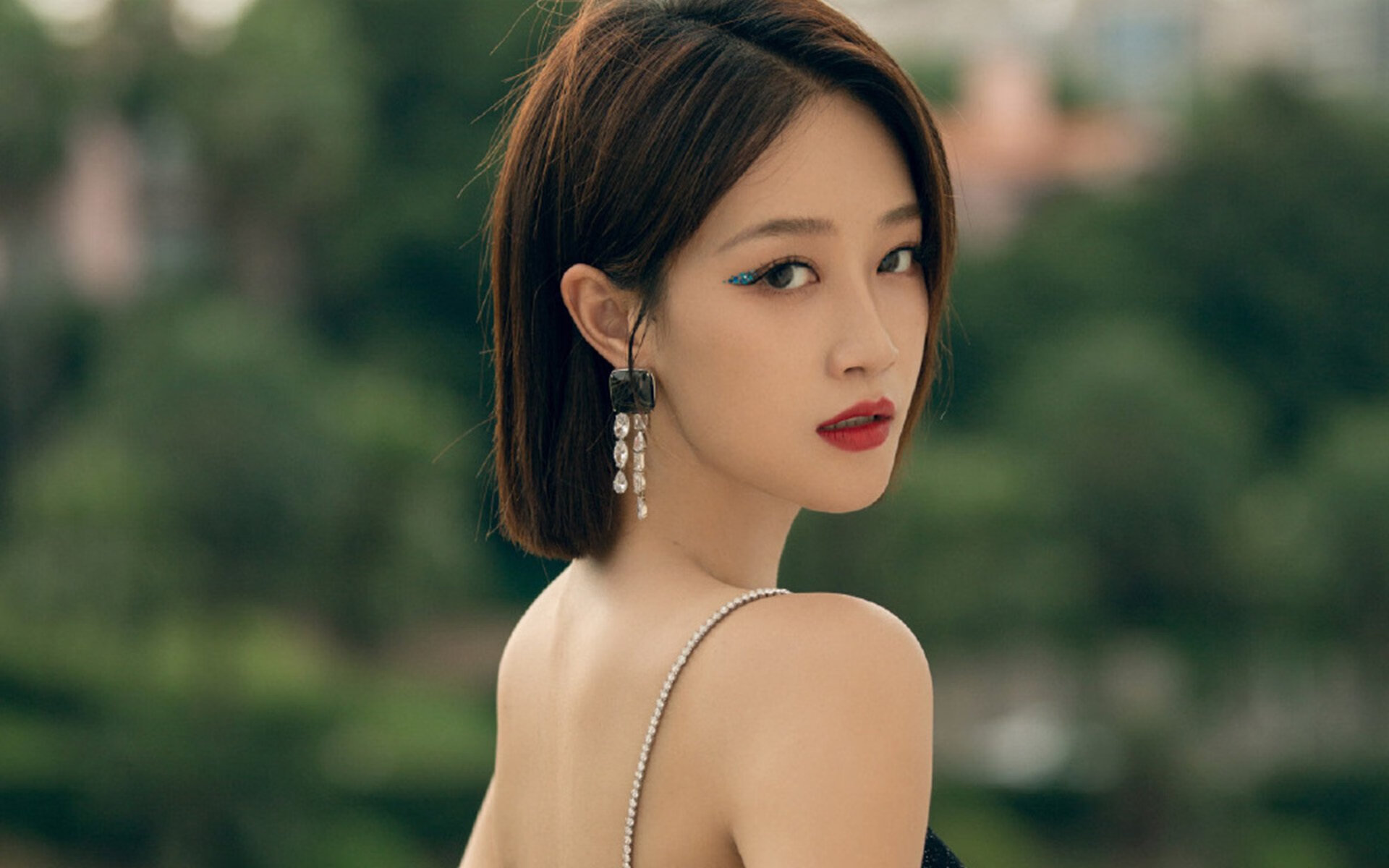 开云体育在线-逆转之夜，哈兰德高光闪耀下的历史转折点，一场定义黄金时代更迭的欧洲对决