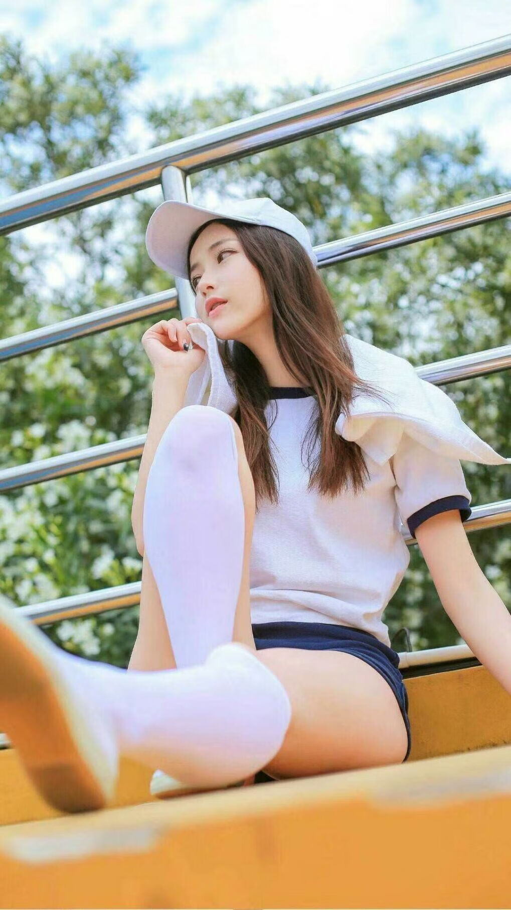 F1新赛季揭幕战之夜，伊布在足球焦点战中证明自己，竞技之魂交相辉映